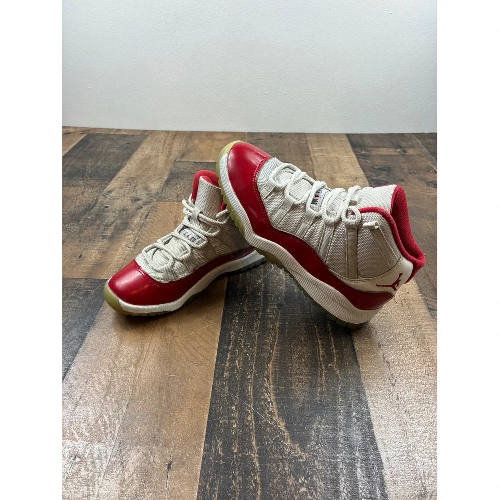 Jordan 11 Retro Cherry 2022 Kids Size 2.5Y White Red 378039-116 Good Condition